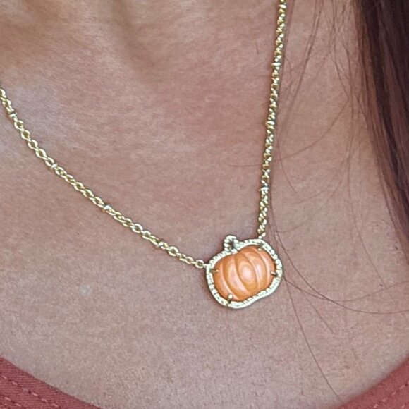 Kendra Scott Jewelry - Kendra Scott Pumpkin Gold Short Pendant Necklace in Orange Mother-of-Pearl